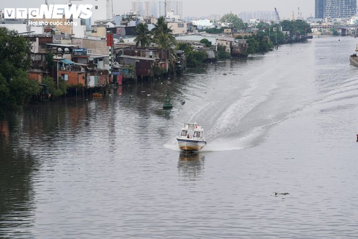 Việc chỉnh trang bờ nam kênh Đôi nhằm di dời nhà ở ven kênh, cải thiện điều kiện sống, bảo đảm an toàn cho người dân; đồng thời hoàn thiện hệ thống giao thông, cải thiện môi trường nước, phòng chống sạt lở, tăng khả năng tiêu thoát nước và chỉnh trang không gian đô thị.