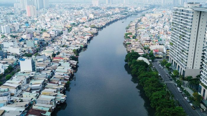 Đầu tư công và đầu tư tư nhân đang được TP.HCM triển khai quyết liệt, với hàng loạt dự án hạ tầng, chỉnh trang đô thị, tạo dư địa cho giai đoạn phát triển mới.
