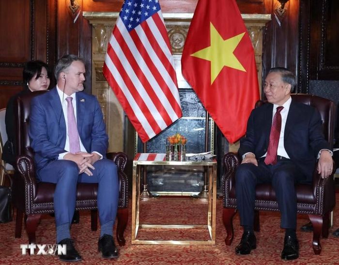 Tổng Bí thư, Chủ tịch nước Tô Lâm trao đổi với Đại sứ Jamieson Greer tại cuộc gặp. Ảnh: Thống Nhất/TTXVN