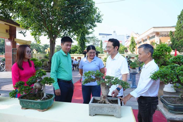 Xã Sơn Đồng tổ chức thành công phiên livestream giới thiệu cây cảnh bonsai. Ảnh: Duyên Lê