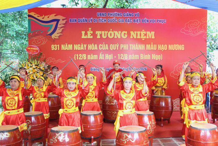 Màn trống hội mở đầu lễ hội. Ảnh: MH