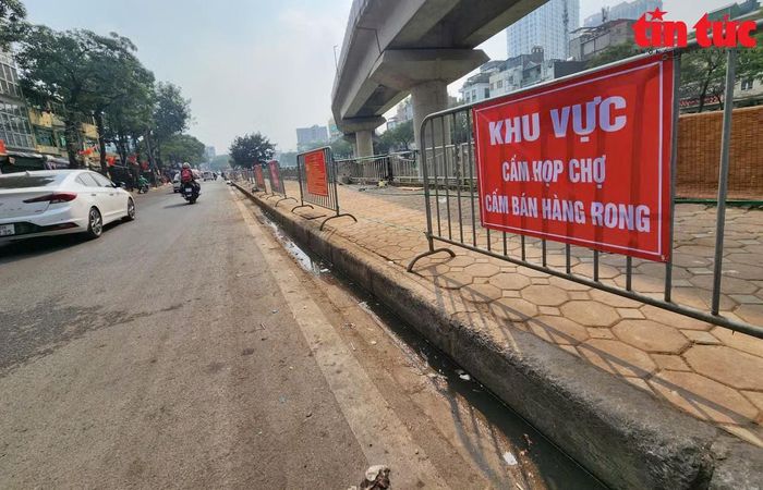 Việc giải tỏa “chợ cóc”, điểm kinh doanh tự phát là cần thiết. Ảnh: PV