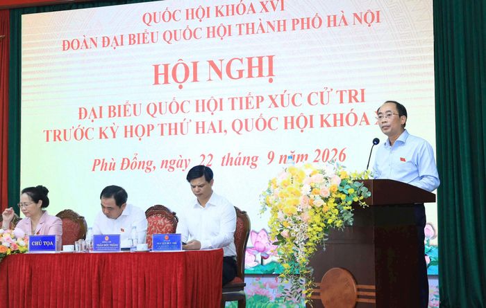 Thiếu tướng Lê Nhật Thành, Phó Cục trưởng Cục An ninh nội địa (Bộ Công an), Ủy viên chuyên trách Hội đồng Dân tộc của Quốc hội trình bày báo cáo kết quả trả lời ý kiến cử tri. Ảnh Quang Thái