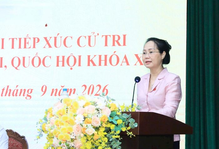Bộ trưởng Bộ Văn hóa, Thể thao và Du lịch Lâm Thị Phương Thanh báo cáo dự kiến chương trình, nội dung kỳ họp. Ảnh Quang Thái