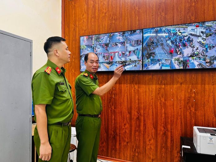 Các hình ảnh từ các điểm nóng được kết nối về trung tâm giám sát. Ảnh: Trần Hằng