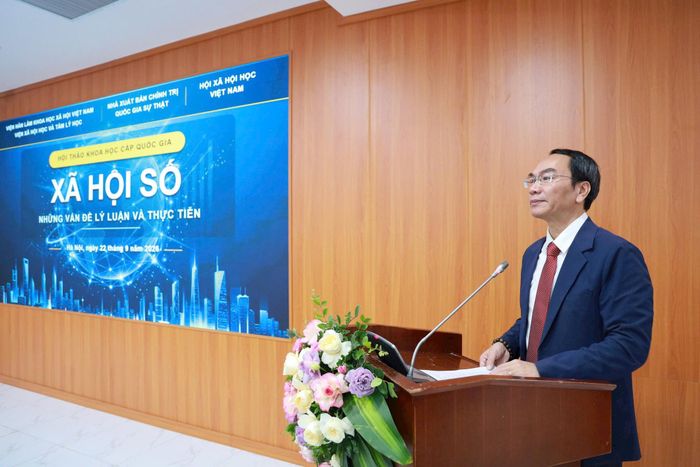 PGS.TS Chu Văn Tuấn, Viện trưởng Viện Xã hội học và Tâm lý học phát biểu. Ảnh: Minh Hải