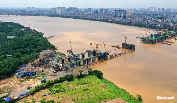 Trong đó, phần cầu chính dài 870m, được chia làm 6 nhịp (mỗi nhịp 145m) tạo thành 2 liên cầu