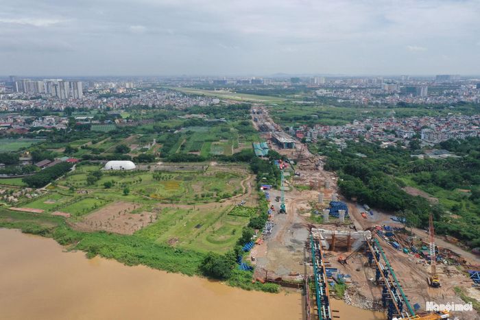 Theo kế hoạch dự kiến, hệ dầm và vòm giữa hai trụ TC3-TC4 sẽ được hoàn tất lắp đặt trước ngày 31-12-2026, hướng tới các mục tiêu hoàn thành dự án cầu Trần Hưng Đạo năm 2027.