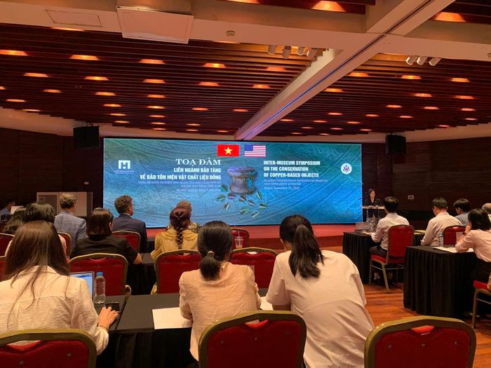 Đại sứ Hoa Kỳ tại Việt Nam, bà Jennifer Wicks, phát biểu tại toạ đàm. Ảnh: Hoàng Sơn