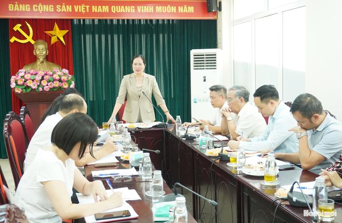 Phó Chủ tịch Ủy ban MTTQ Việt Nam thành phố Hà Nội Nguyễn Thị Thu Huyền phát biểu tại buổi làm việc. Ảnh: Lê Dung