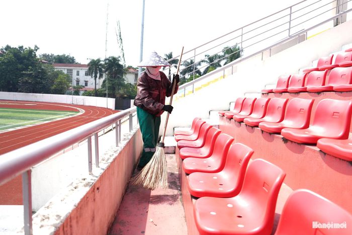 Các khán đài cũng được vệ sinh sạch sẽ để chào đón người hâm mộ tới cổ vũ.