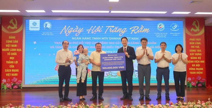 Ngân hàng TNHH MTV Shinhan Việt Nam đồng hành cùng chương trình. Ảnh: Phạm Ban