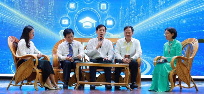 Giáo sư, Tiến sĩ Lê Anh Vinh chia sẻ về giáo dục AI trong trường phổ thông tại buổi tọa đàm vừa diễn ra tại Trường Đại học Thủ đô Hà Nội. Ảnh: ND