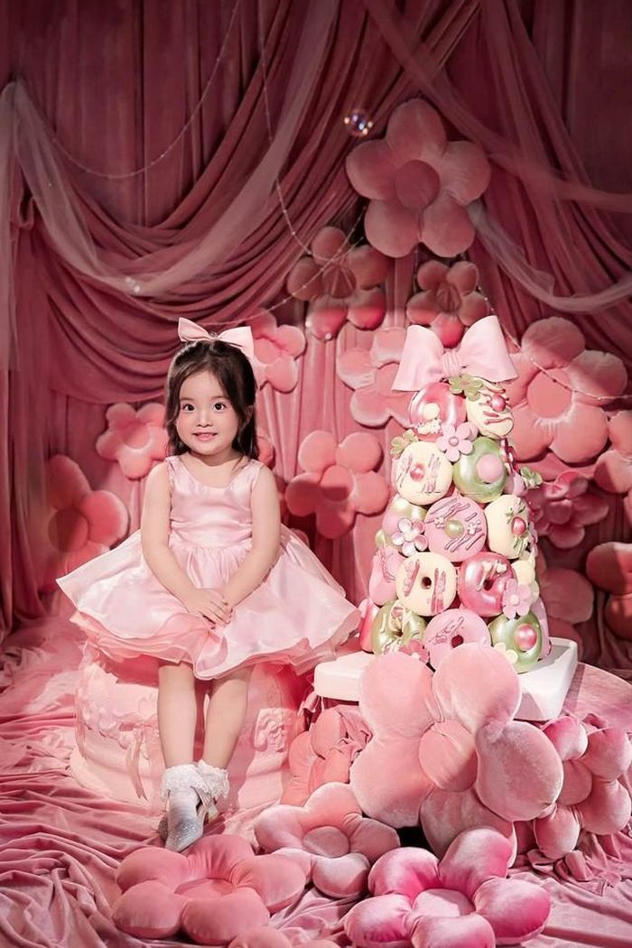 Lisa được ví là công chúa phiên bản đời thực.