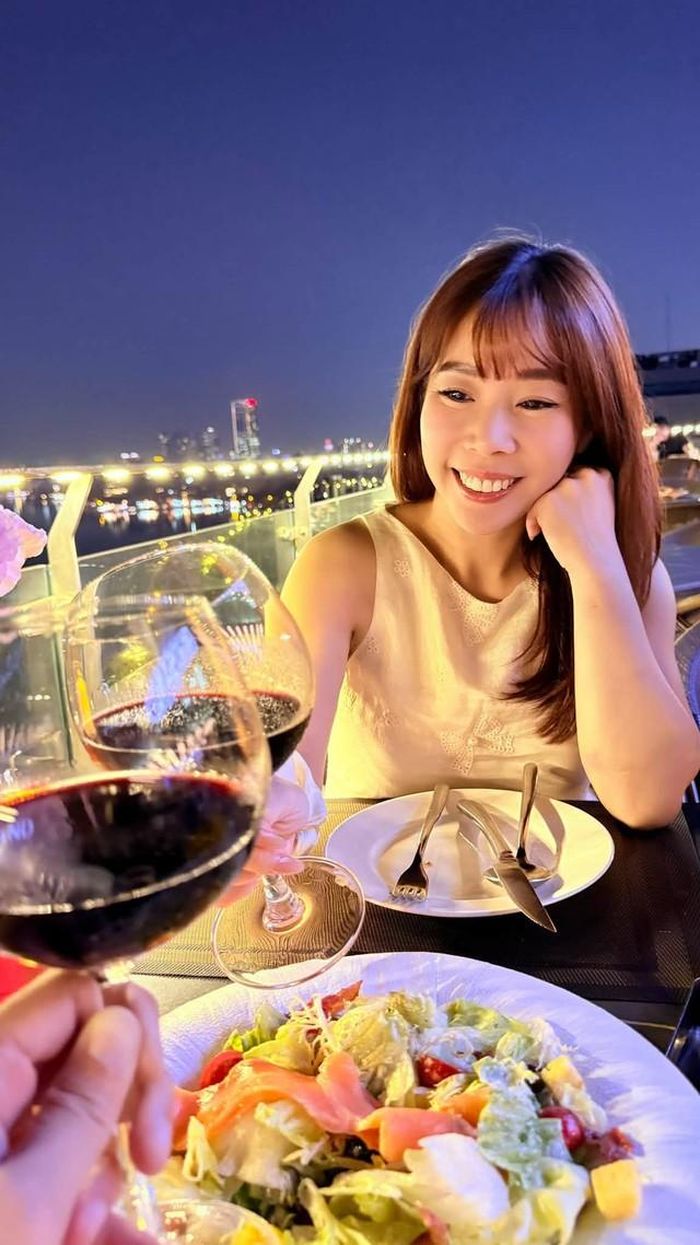 Theo chia sẻ của Hồng Đăng, anh và Anh Đào bắt đầu mối quan hệ từ thời học cấp ba. Năm 2021, khi kỷ niệm 20 năm bên nhau, nam diễn viên từng nhắc lại dấu mốc hai người bắt đầu yêu từ năm 2001. Bốn năm sau, họ chính thức bước vào cuộc sống hôn nhân.