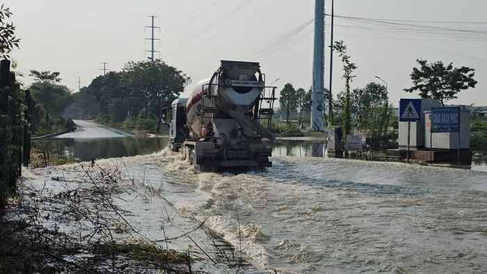 Chỉ có mộ số phương tiện cố tình đi qua.