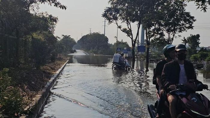Nhiều phương tiện đi vào phải quay đầu đi theo biển chỉ dẫn.