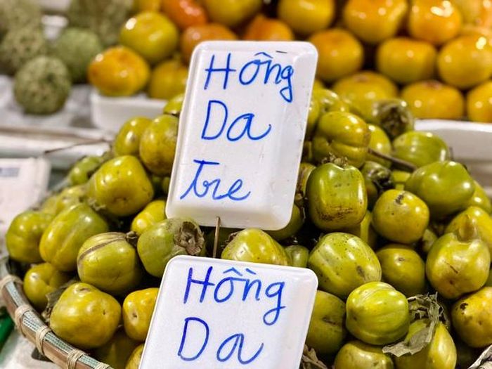 Mặc dù có giá tương đối đắt đỏ nhưng hồng da tre vẫn được nhiều người tìm kiếm mua.