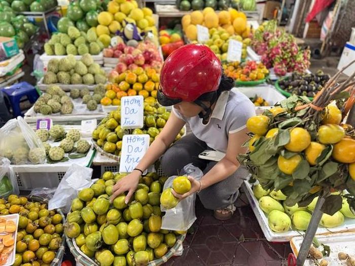Hồng da tre đang là một trong những mặt hàng trái cây nận được nhều sự quan tâm của người tiêu dùng.
