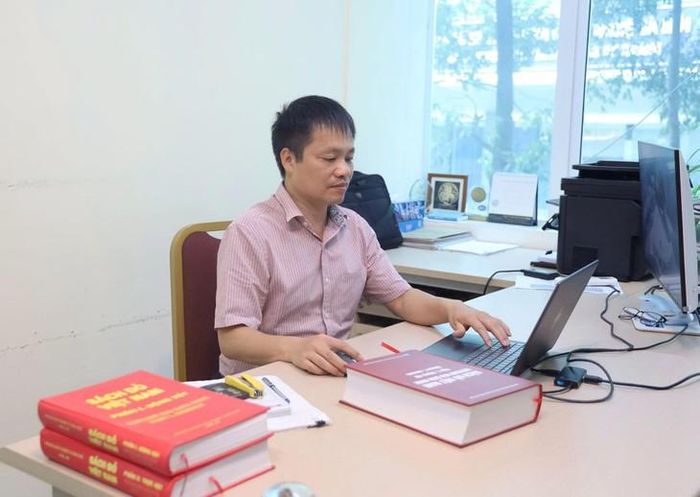 GS.TS Nguyễn Quảng Trường, nhà khoa học có nhiều năm nghiên cứu về bò sát, lưỡng cư ở Việt Nam. Ảnh: V.N