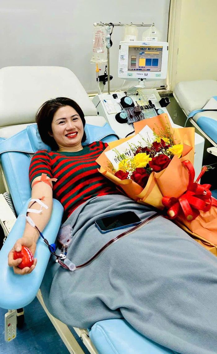 Chị Hà hiến máu tình nguyện tại Viện Huyết học và Truyền máu Trung uơng. Ảnh do nhân vật cung cấp.