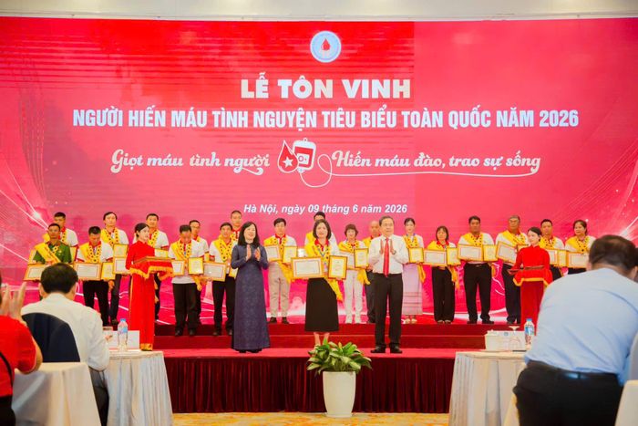 Chị Hà được tôn vinh Người hiến máu tình nguyện tiêu biểu toàn quốc năm 2026. Ảnh do nhân vật cung cấp.