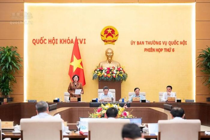 Phó Chủ tịch Quốc hội Nguyễn Thị Hồng điều hành Phiên họp. Ảnh: Media Quốc hội