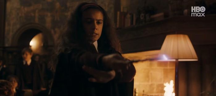 Arabella Stanton trong trailer của Harry Potter và Hòn Đá Phù Thủy.