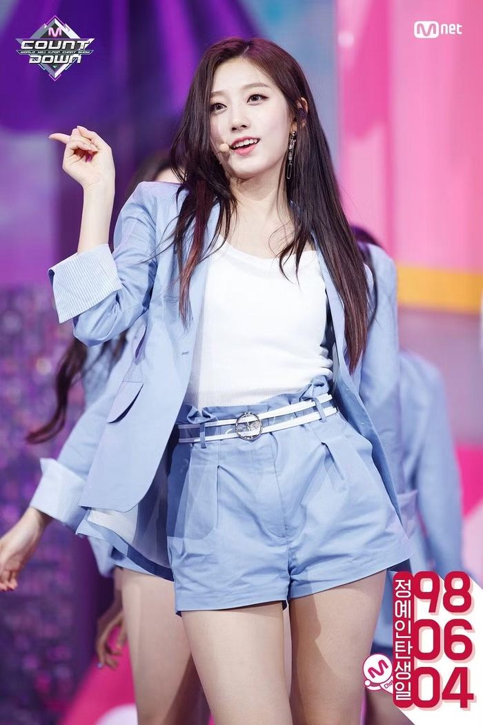 Jeong Yein khi hoạt động với nhóm Lovelyz.