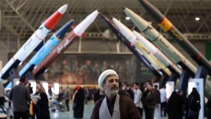 Ông Mohsen Rezai cho biết Tehran đã chuyển 7 điều kiện đàm phán tới Washington qua các bên trung gian, đồng thời khẳng định lực lượng vũ trang vẫn sẵn sàng tái chiến.
