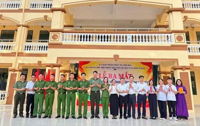 Các đại biểu tham dự lễ ra mắt mô hình