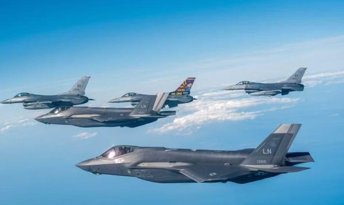 Không quân Đan Mạch hiện vận hành 21 tiêm kích F-35A và có thêm 6 chiếc phục vụ huấn luyện tại căn cứ không quân Luke ở Mỹ.