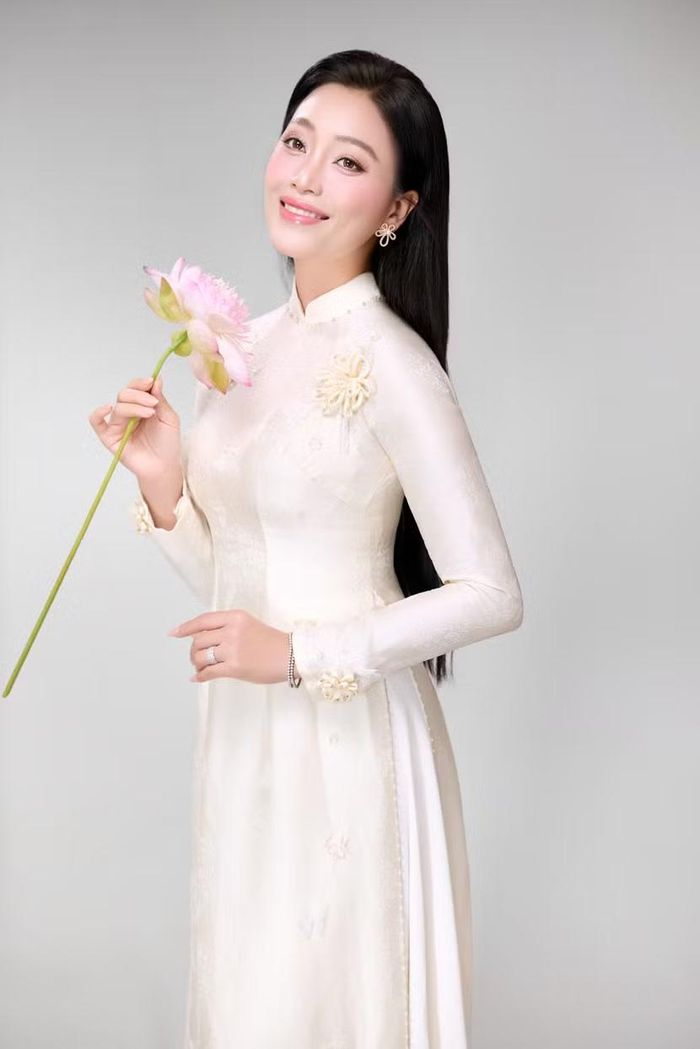 Huyền Trang lựa chọn chất liệu quê hương, dân gian làm hướng đi xuyên suốt trong nhiều sản phẩm âm nhạc của mình