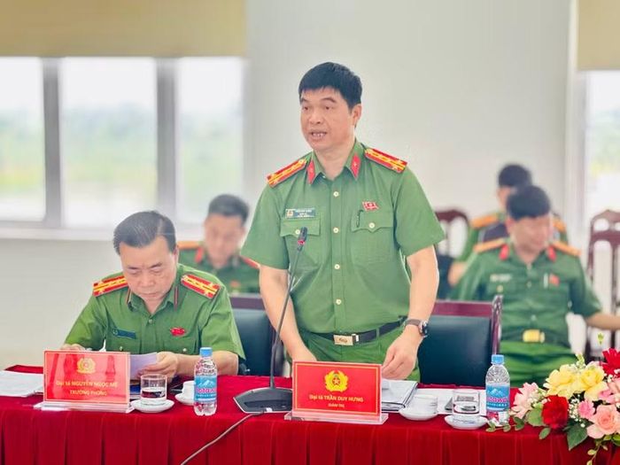Đại tá Trần Duy Hưng, Giám thị Trại tạm giam số 2, CATP Hà Nội phát biểu tại hội nghị