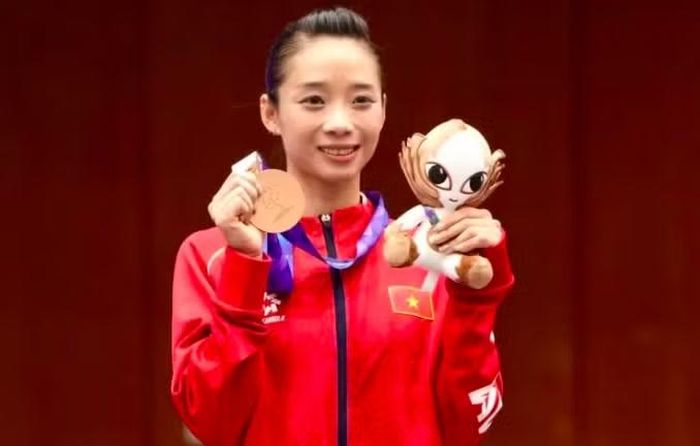 Dương Thúy Vi trên bục nhận Huy chương Đồng ASIAD 2026 - tấm huy chương thứ ba sau 5 kỳ Á vận hội liên tiếp của cô (Ảnh: Trọng Đạt/Tienphong.vn)