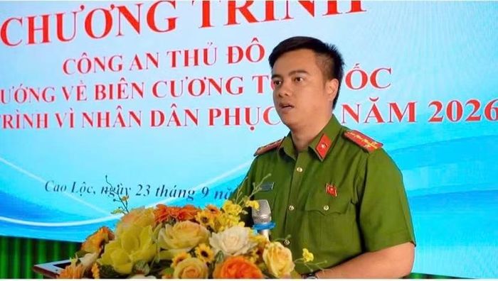 Đại uý Nguyễn Duy Tuấn Minh - Trưởng Công an phường Ô Chợ Dừa phát biểu tại chương trình