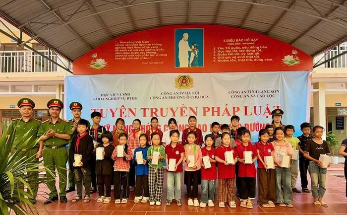 Tuyên truyền pháp luật cho các em học sinh