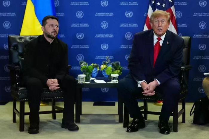 Tổng thống Donald Trump gặp Tổng thống Ukraine Zelensky bên lề Đại hội đồng LHQ, ngày 22-9-2026 ( Ảnh: AP)