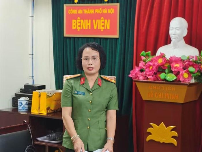 Thượng tá Nguyễn Thị Hạnh - Phó Trưởng phòng Hậu cần Công an tỉnh Hưng Yên phát biểu tại buổi làm việc