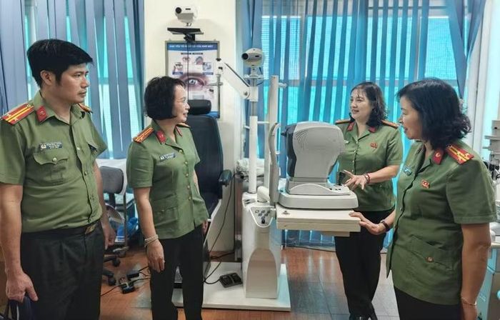 Đoàn công tác Công an tỉnh Hưng Yên đã tham quan cơ sở vật chất, các khoa, phòng của Bệnh viện CATP