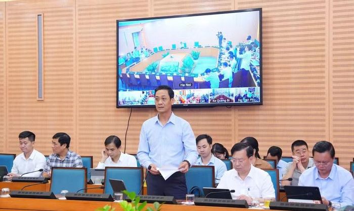 Giám đốc Sở Nông nghiệp và Môi trường Lê Thanh Nam báo cáo tại cuộc họp