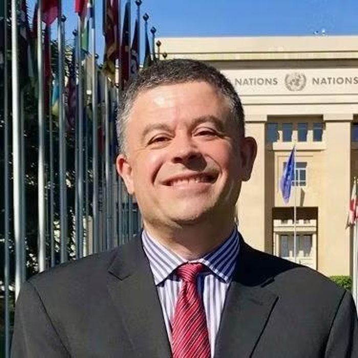 Giáo sư Yves Tiberghien tại Đại học British Columbia (Canada). Ảnh: News.ubc.ca