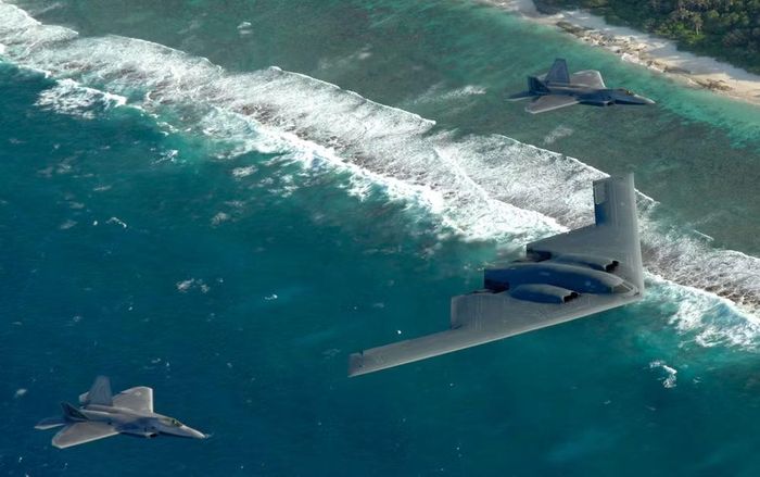 Trong khi đó, F-22 Raptor là tiêm kích chiếm ưu thế trên không tàng hình do Lockheed Martin phát triển.