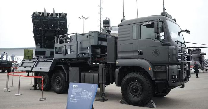 Năm 2021, Prague đã đặt mua 4 khẩu đội SPYDER từ Rafael. Hiện tại tất cả đều đã được sản xuất xong, và 2 tổ hợp đầu tiên đã được chuyển giao cho Cộng hòa Séc.