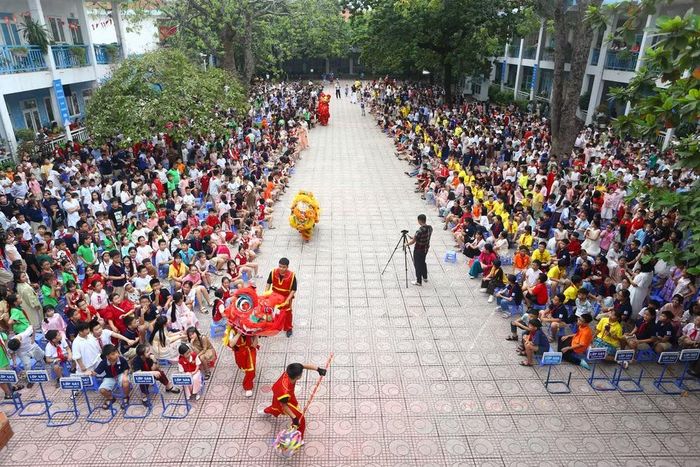 Hoạt động giao lưu giúp các em nhỏ hiểu thêm về ý nghĩa lịch sử và các nét đẹp văn hóa của Tết Trung thu xưa