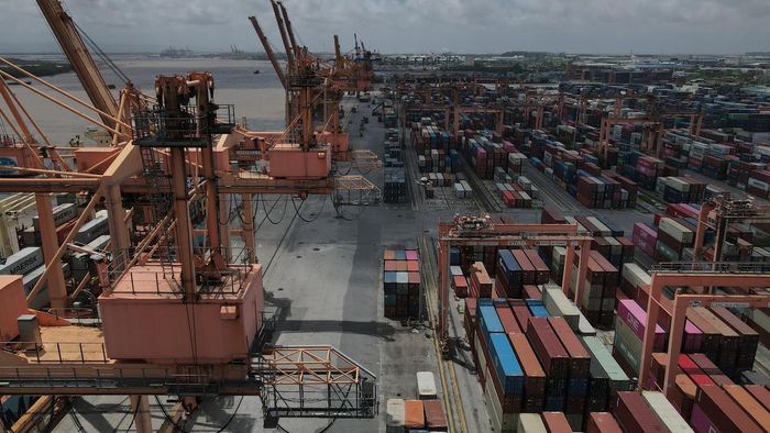 Giảm chi phí logistics, thúc đẩy tăng trưởng xuất khẩu. Ảnh: Quang Vinh.