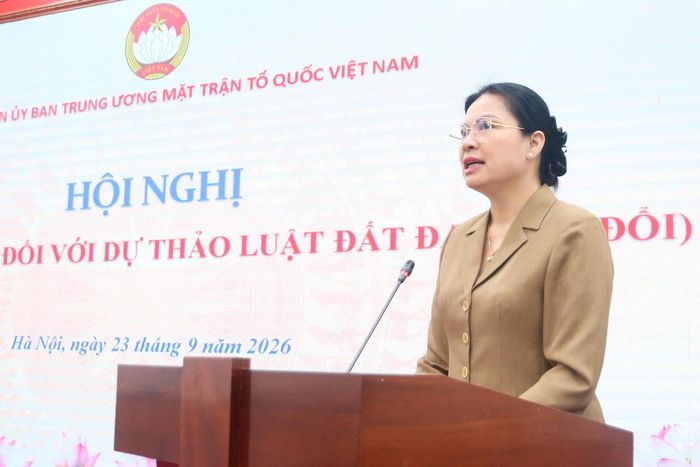 Phó Chủ tịch - Tổng Thư ký Hà Thị Nga phát biểu tại Hội nghị.