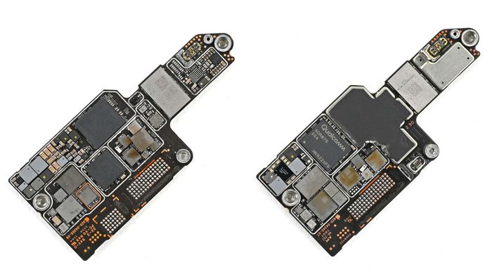 Bo mạch chủ vẫn duy trì dạng xếp chồng hai lớp. Vi xử lý A20 Pro được chuyển ra mặt ngoài để tiếp xúc trực tiếp với hệ thống tản nhiệt, trong khi chip nhớ NAND Flash lại bị kẹp sâu vào giữa hai lớp mạch. Tùy chỉnh cấu trúc này làm tăng đáng kể độ khó cho các kỹ thuật viên khi cần khôi phục dữ liệu hoặc can thiệp sửa chữa chuyên sâu phần cứng. Ảnh: iFixit. 