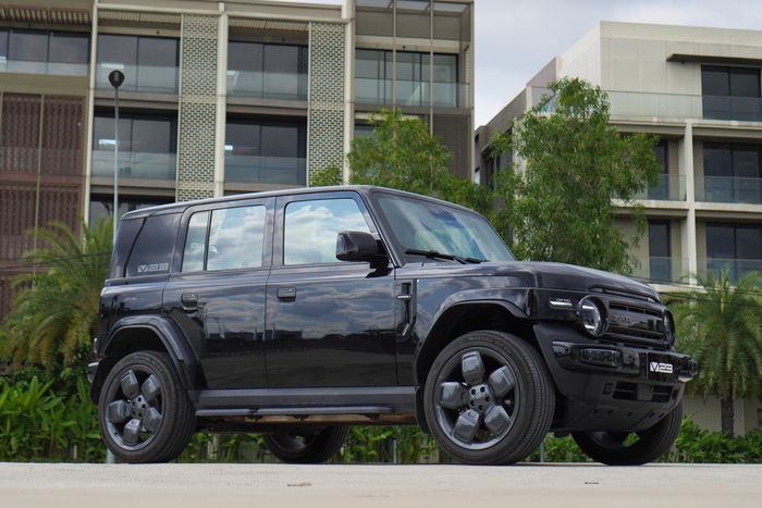 iCaur V23 là một trong 2 mẫu SUV đầu tiên được thương hiệu iCaur thuộc Chery giới thiệu tại Việt Nam. Nhìn từ kiểu dáng tổng thể, có thể thấy iCaur V23 có phong cách khá tương tự những mẫu SUV hình hộp như Mercedes-Benz G-Class, Suzuki Jimny, Land Cruiser FJ...