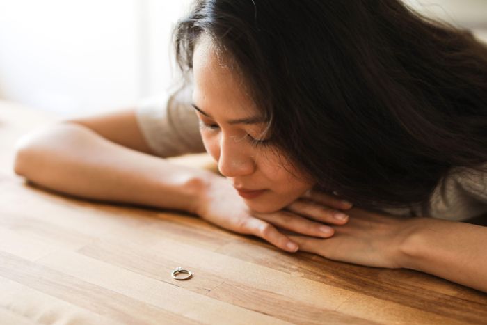 Sau chia tay, nhiều người nhớ không chỉ một người mà còn nhớ cảm giác từng có khi ở bên họ. Ảnh: Ron Lach/Pexels.